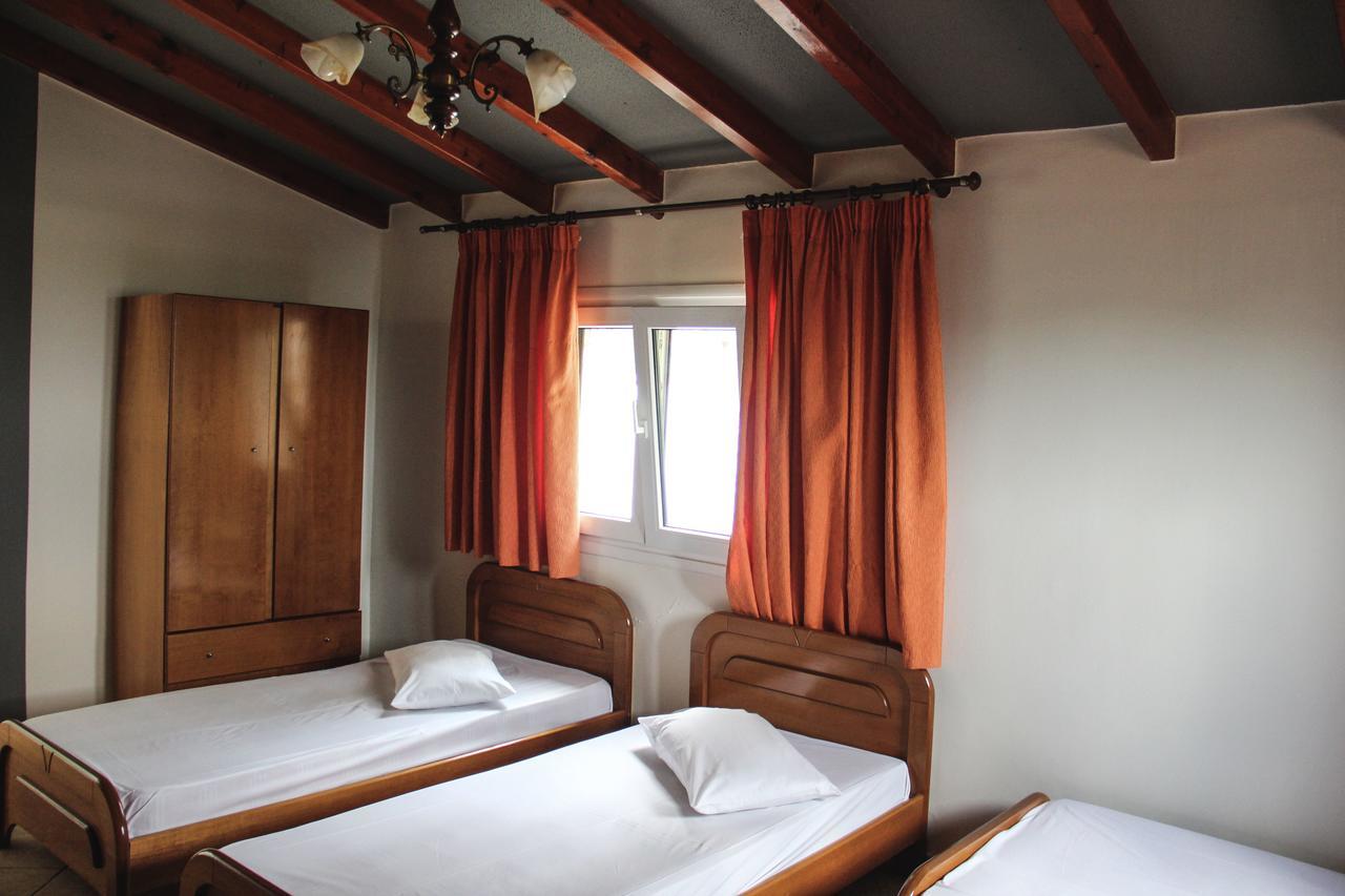 Guesthouse Vrenthi Karítaina 外观 照片