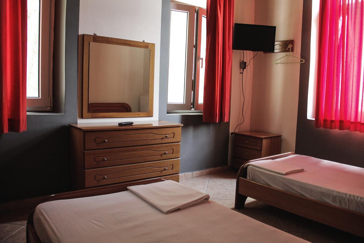 Guesthouse Vrenthi Karítaina 外观 照片